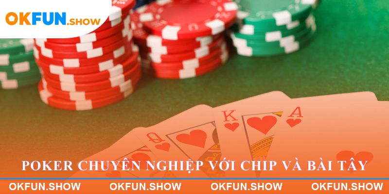 Poker chuyên nghiệp với chip và bài tây