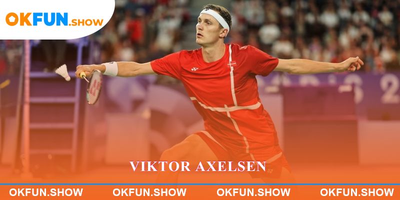 Viktor Axelsen thi đấu cầu lông chuyên nghiệp trên sân quốc tế